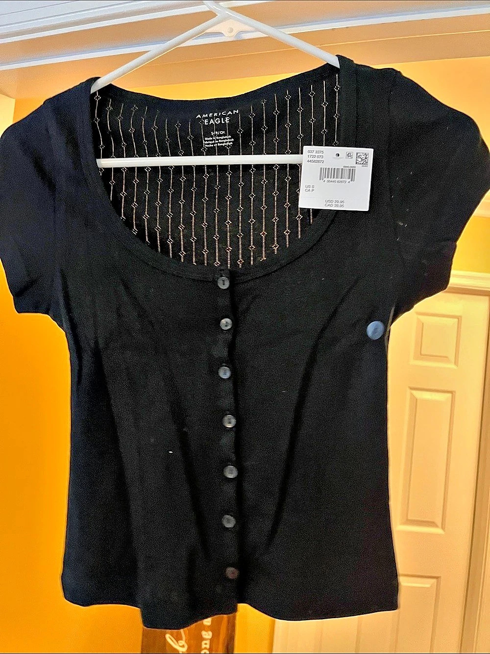 American Eagle Short Sleeve crop Button Front Top in Black Size small